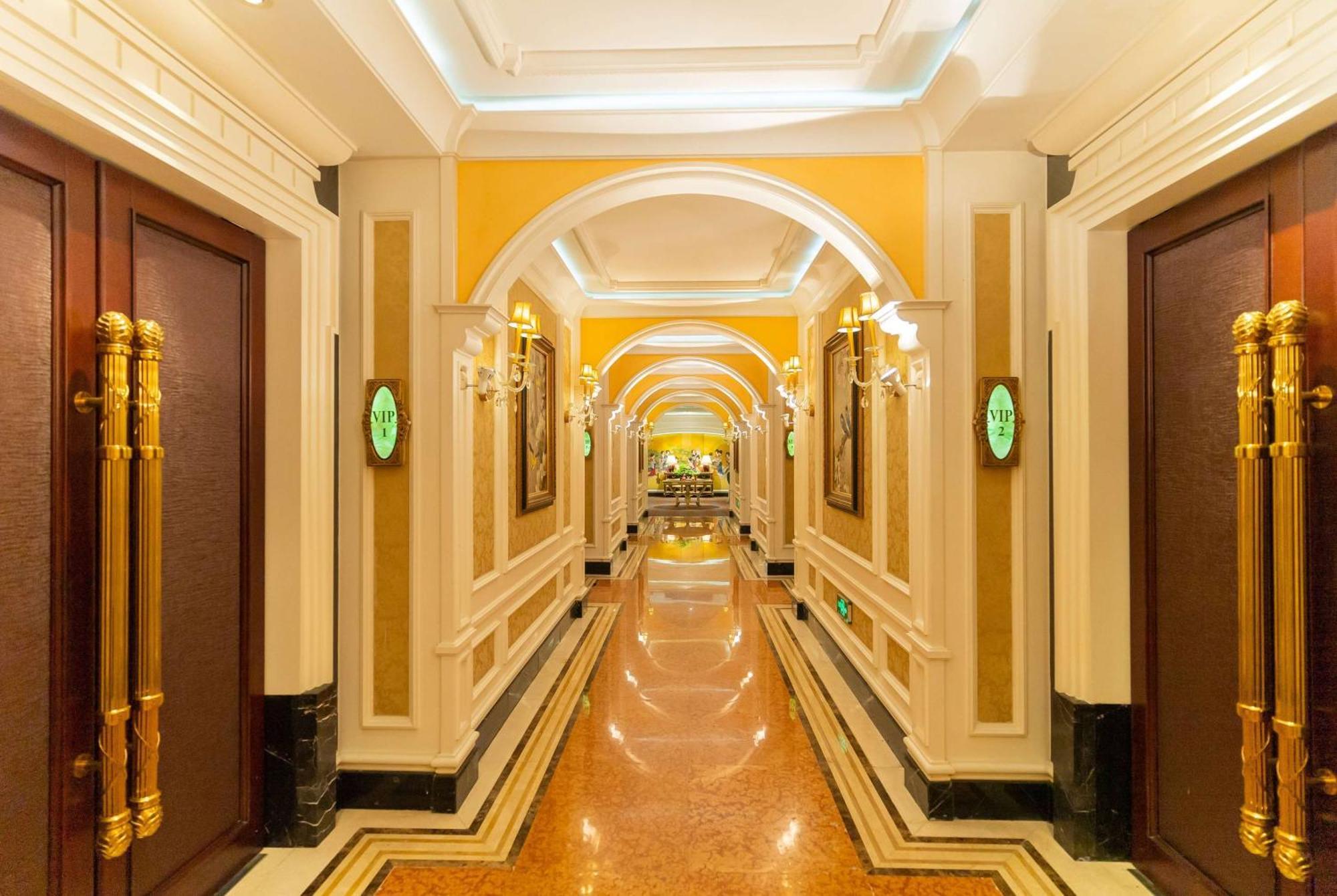 Ramada Plaza Optics Valley Hotel Ухань Екстер'єр фото