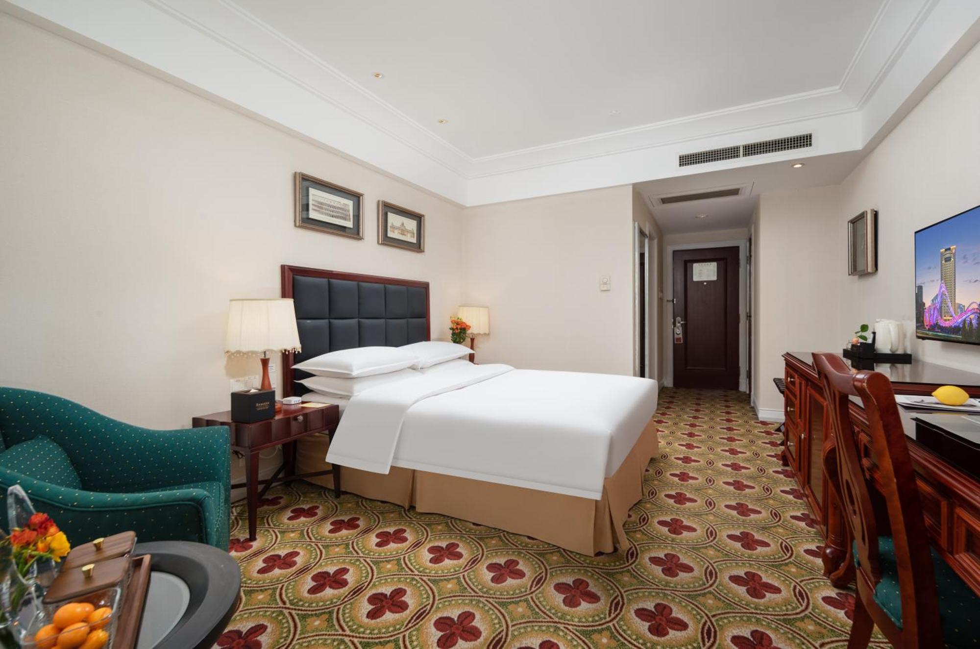 Ramada Plaza Optics Valley Hotel Ухань Екстер'єр фото
