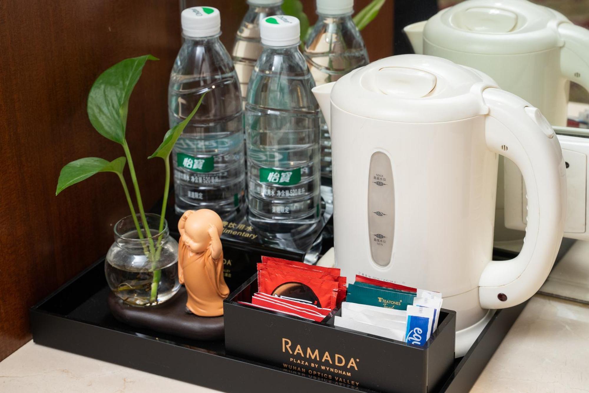 Ramada Plaza Optics Valley Hotel Ухань Екстер'єр фото