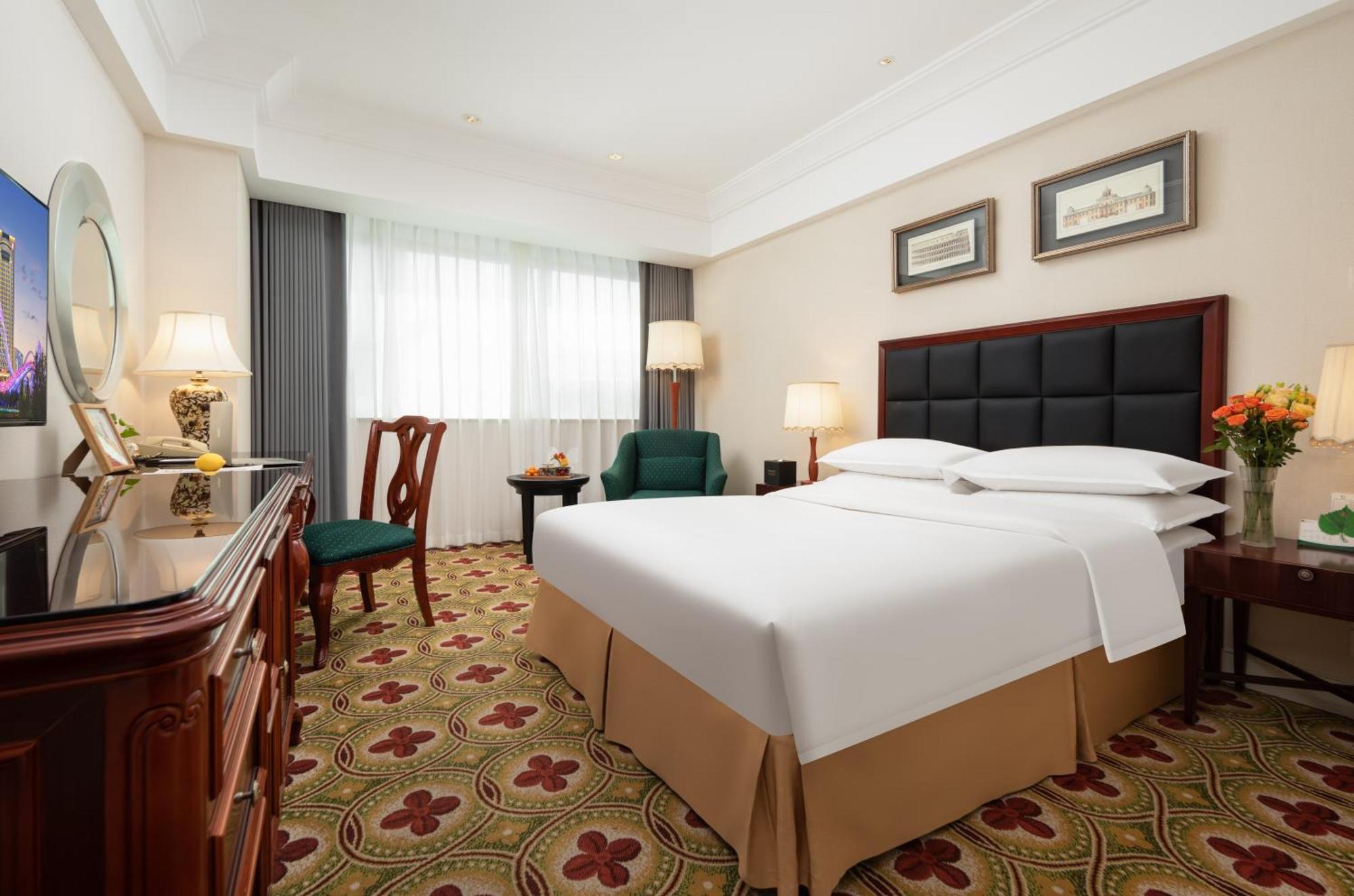 Ramada Plaza Optics Valley Hotel Ухань Екстер'єр фото