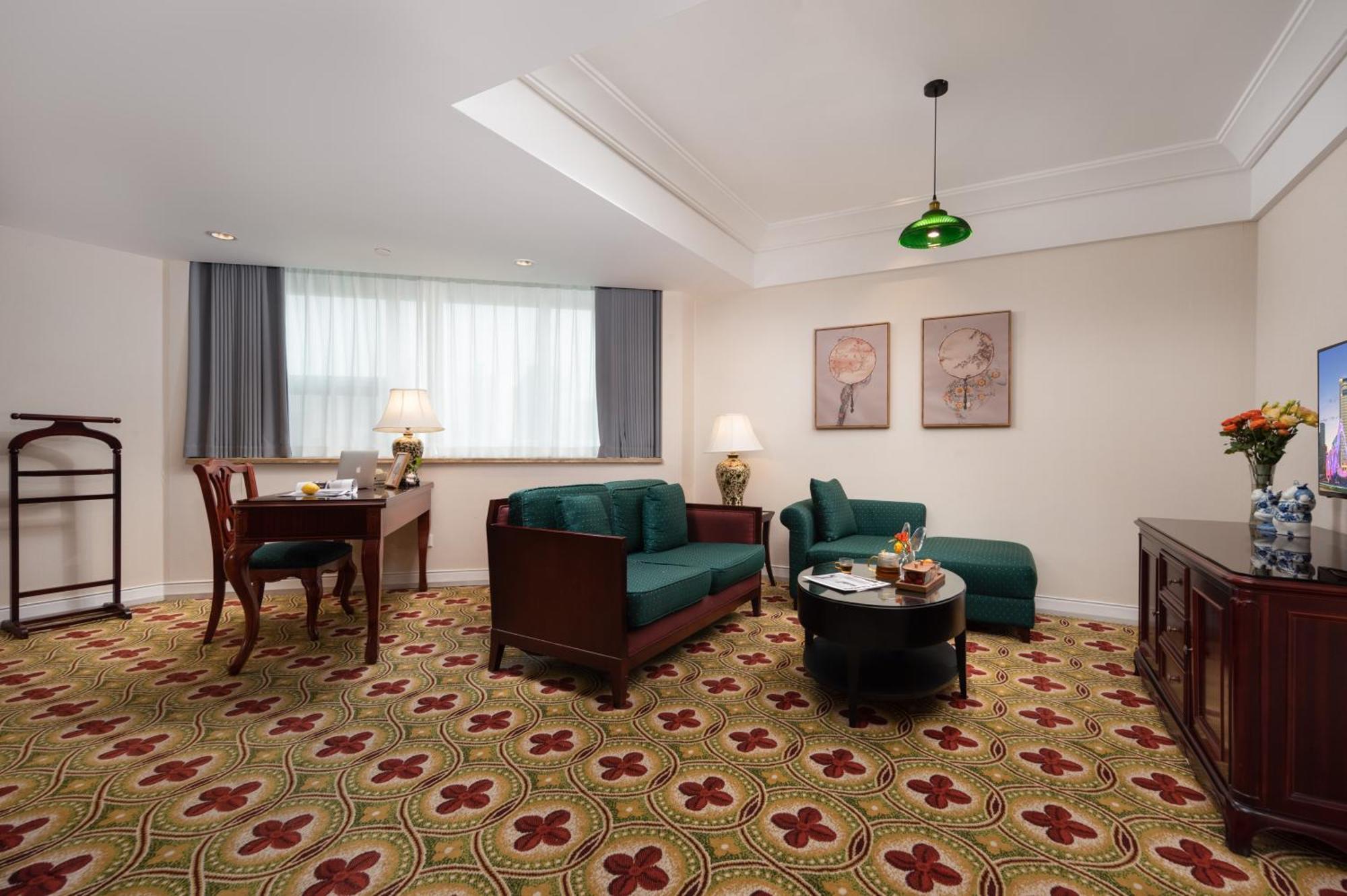 Ramada Plaza Optics Valley Hotel Ухань Екстер'єр фото